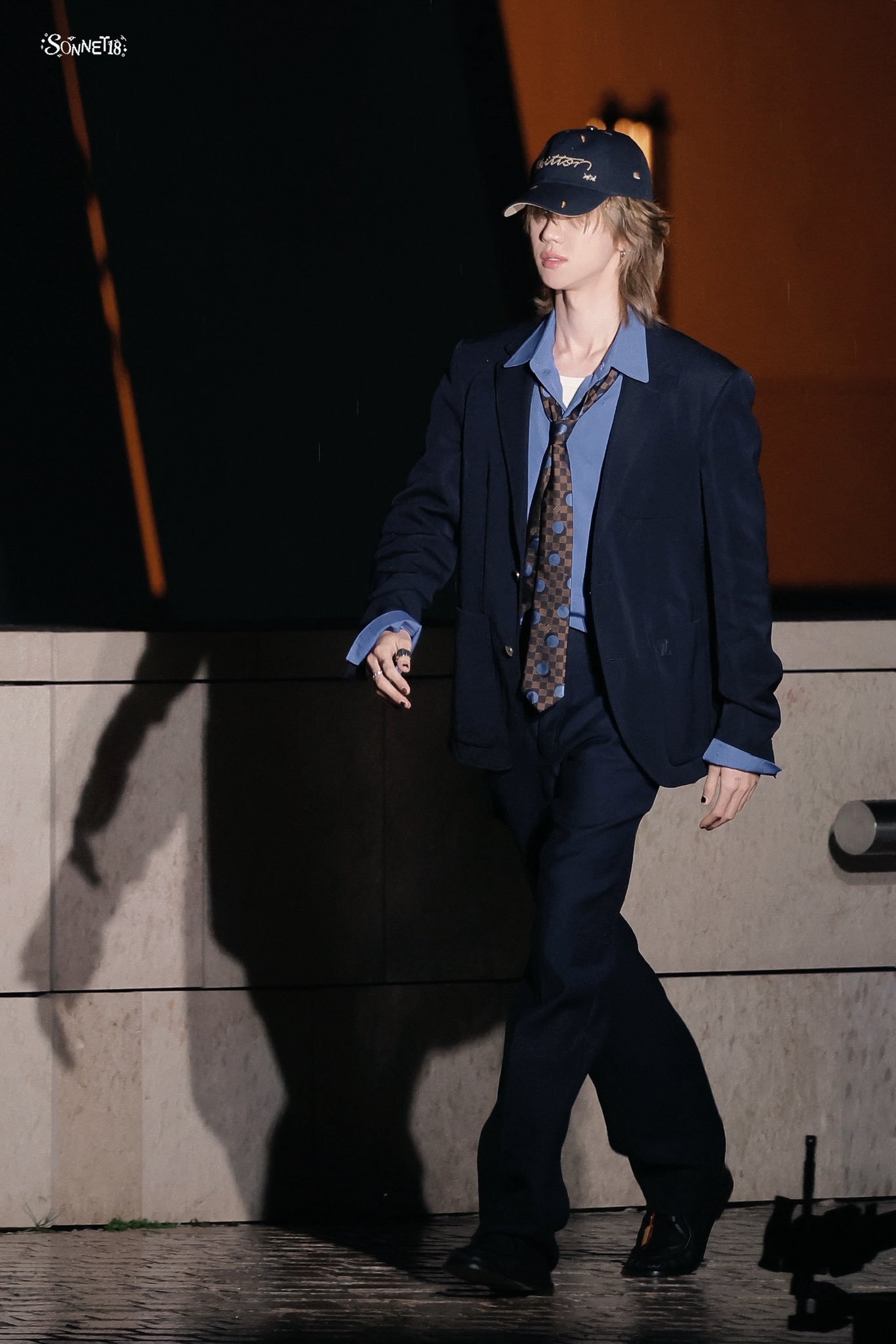 直播镜头完全是走秀级别的，徐明浩自成一派的气场徐明浩lv大秀直播镜头徐明浩lv大