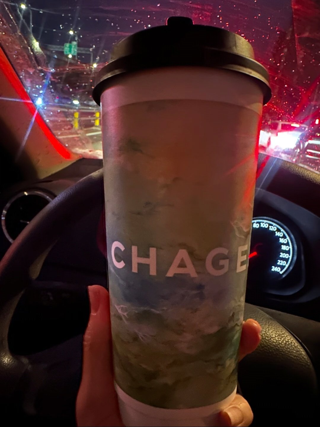 霸王茶姬霸王茶姬 加完班顺路买杯霸王茶姬，平淡且忙碌日子瞬间舒服了。 