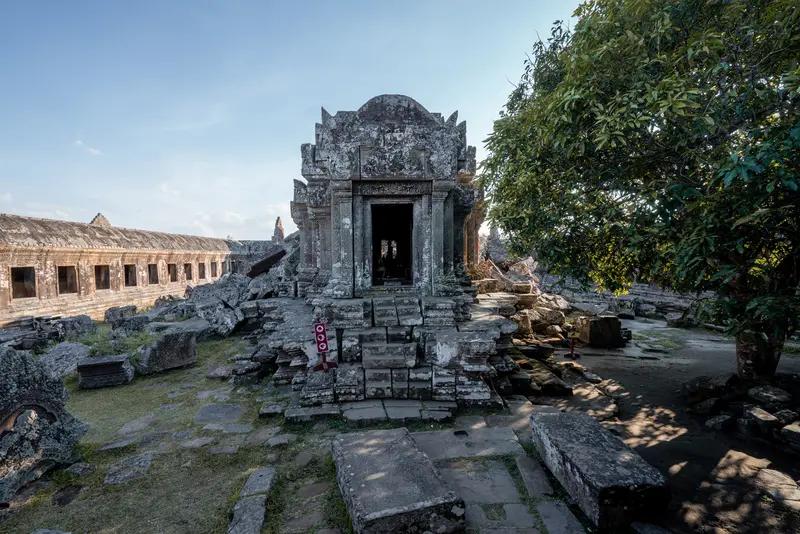 近期，泰柬边境局势持续紧绷，已从军事对抗演变为全面的边境封锁，给两国经济民生带来