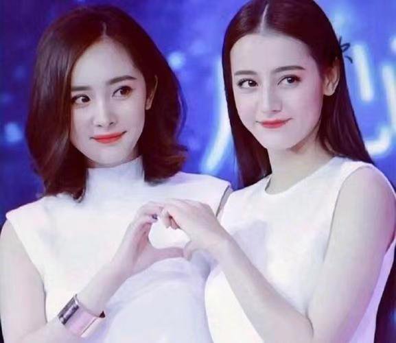 #杨幂叫迪丽热巴BB#杨幂连续多年为迪丽热巴庆生，美女友谊地久天长。 ​​​