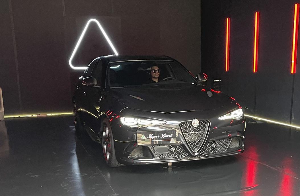 【黑的彻底 Giulia四叶草超级运动版发布】阿尔法·罗密欧Giulia四叶草超