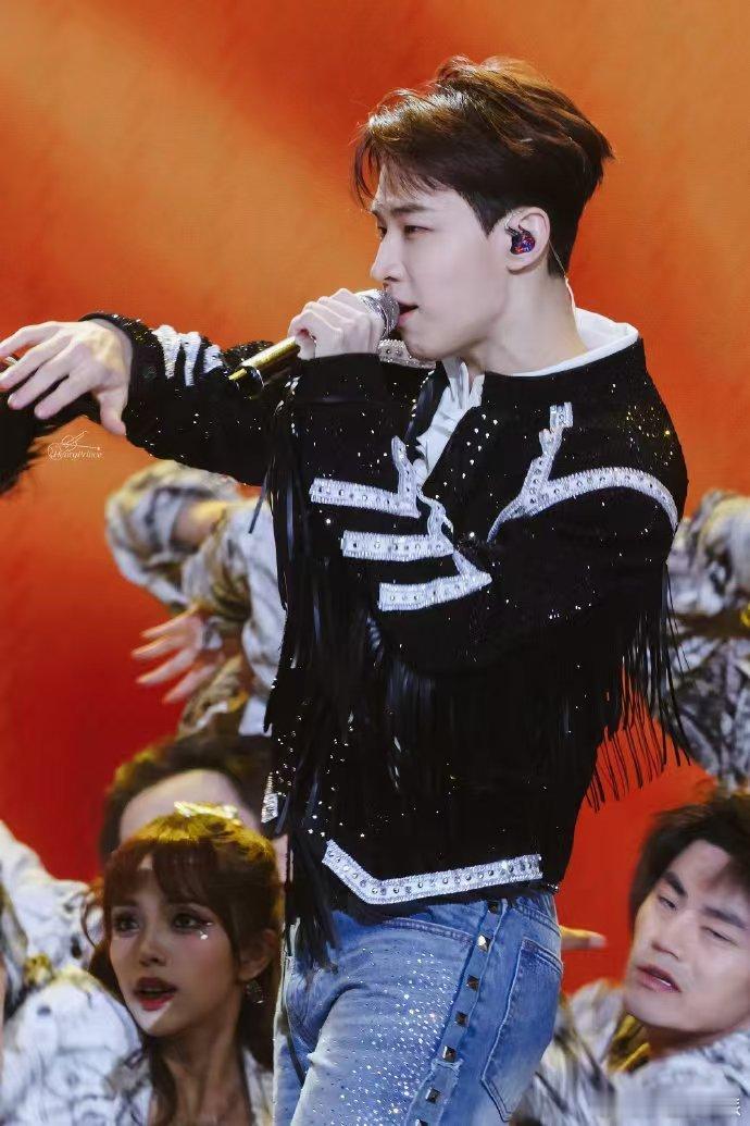 东方卫视发了8条刘宪华纯享 东方卫视这波操作太懂粉丝心，8条刘宪华纯享视频来袭，