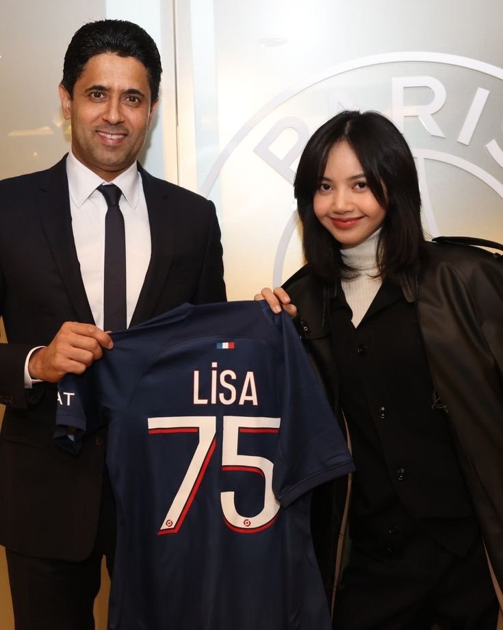 又是羡慕韩国球迷的一天Lisa穿李刚仁球衣世界杯李康仁女友朴相孝是Lisa住在巴