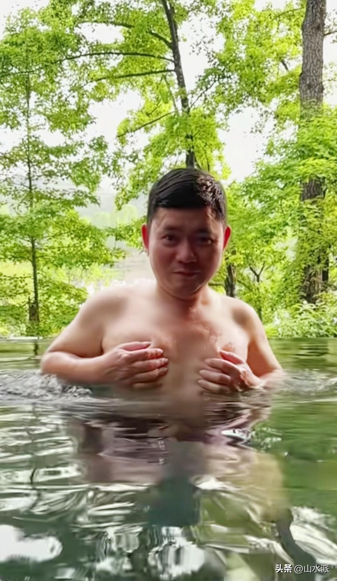 好一个出水芙蓉，这小身段、这小眼神，大尺度的表演，比女人还女人，直接让贵州温泉水