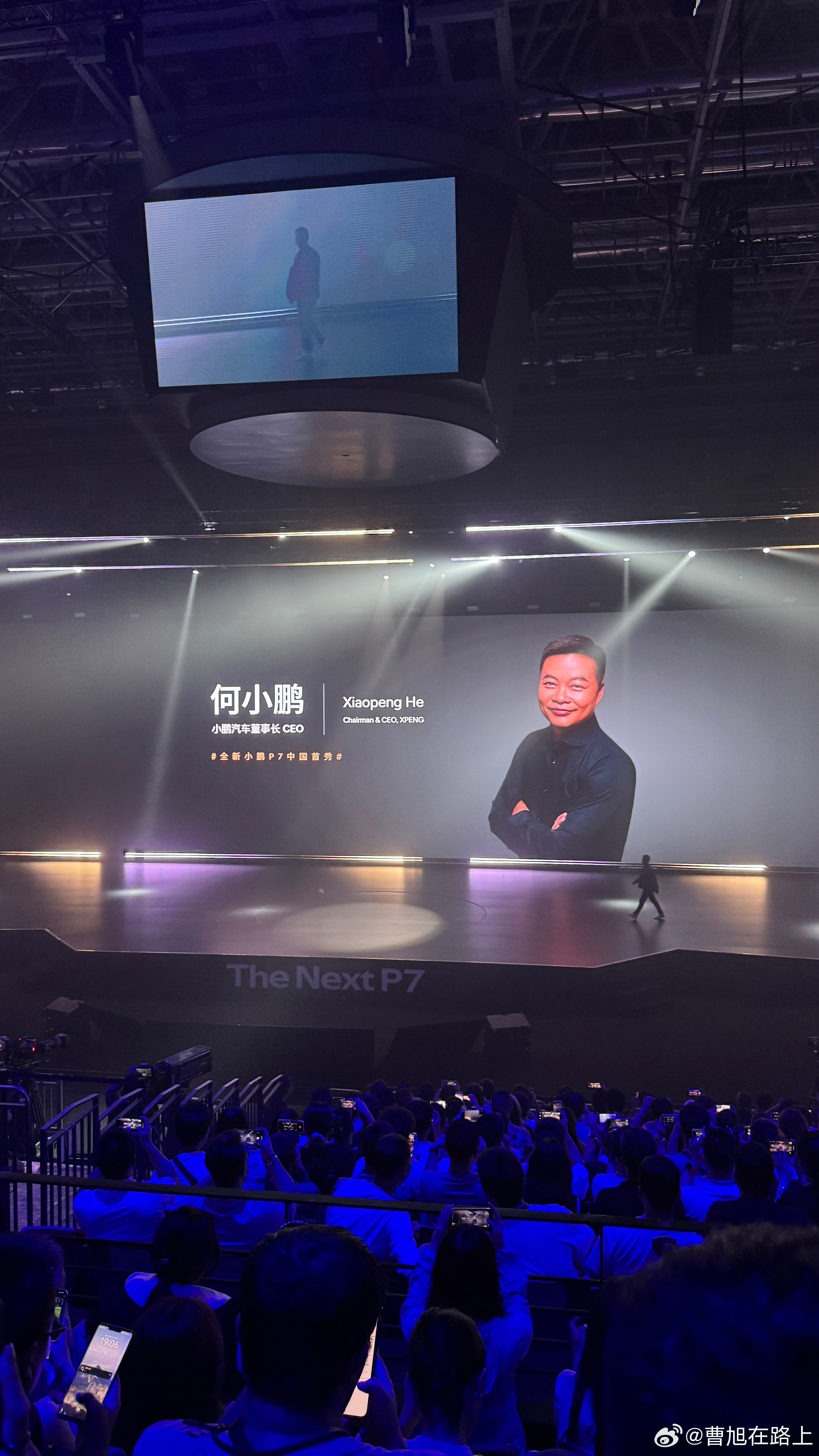 全新小鹏P7太高级了 五年前，P7上市的时候没有人量产使用贯穿灯几乎所有的行内人