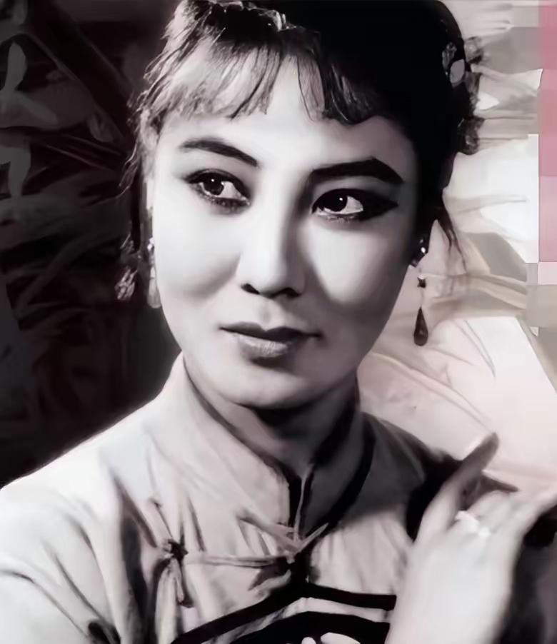 她在《白毛女》里演活喜儿，在《小二黑结婚》里唱红小芹，《我的祖国》、《南泥湾》更