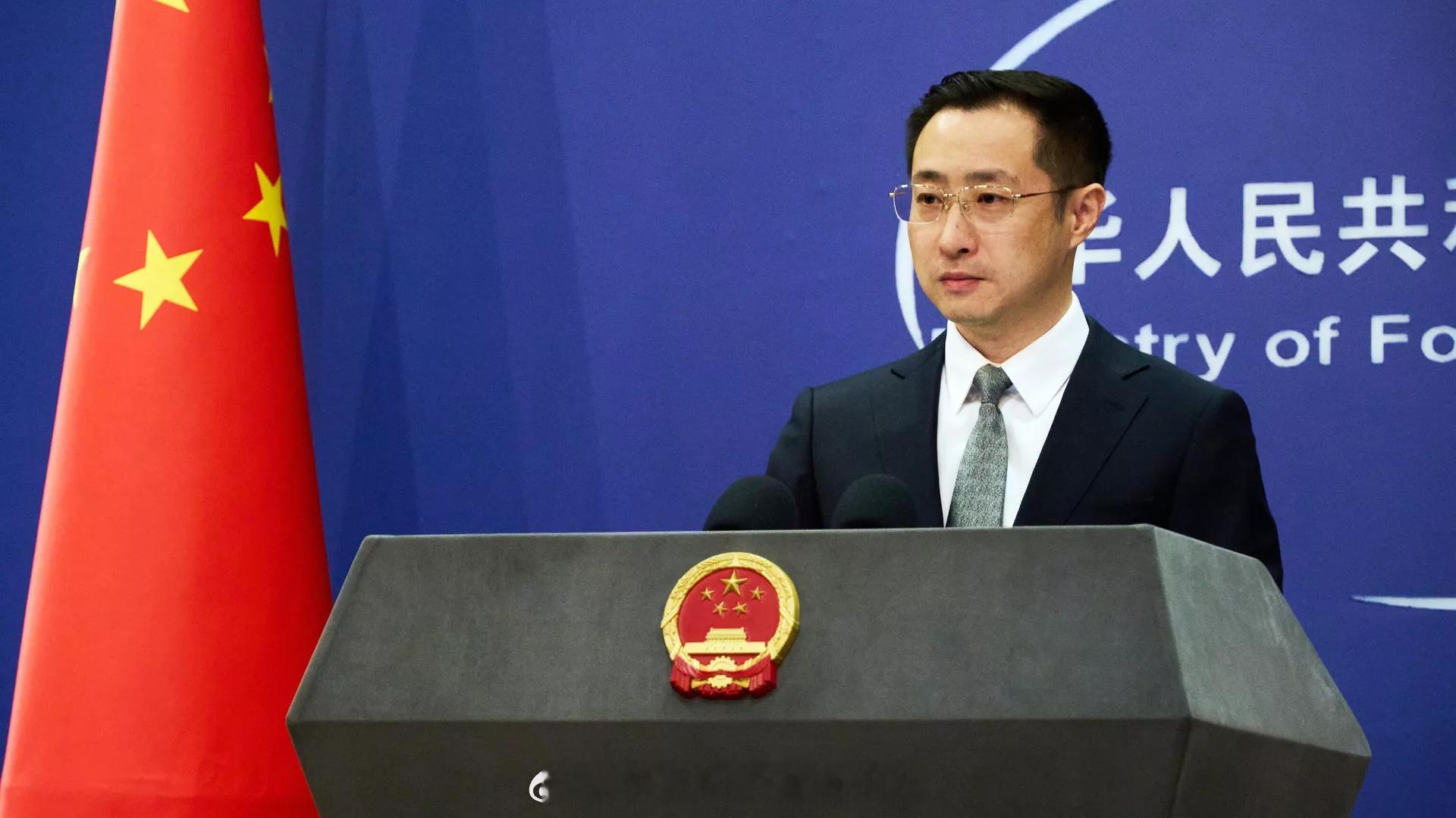【中国外交部评美国关税政策反复修改：关税战、贸易战没有赢家】外交部敦促美方放弃极