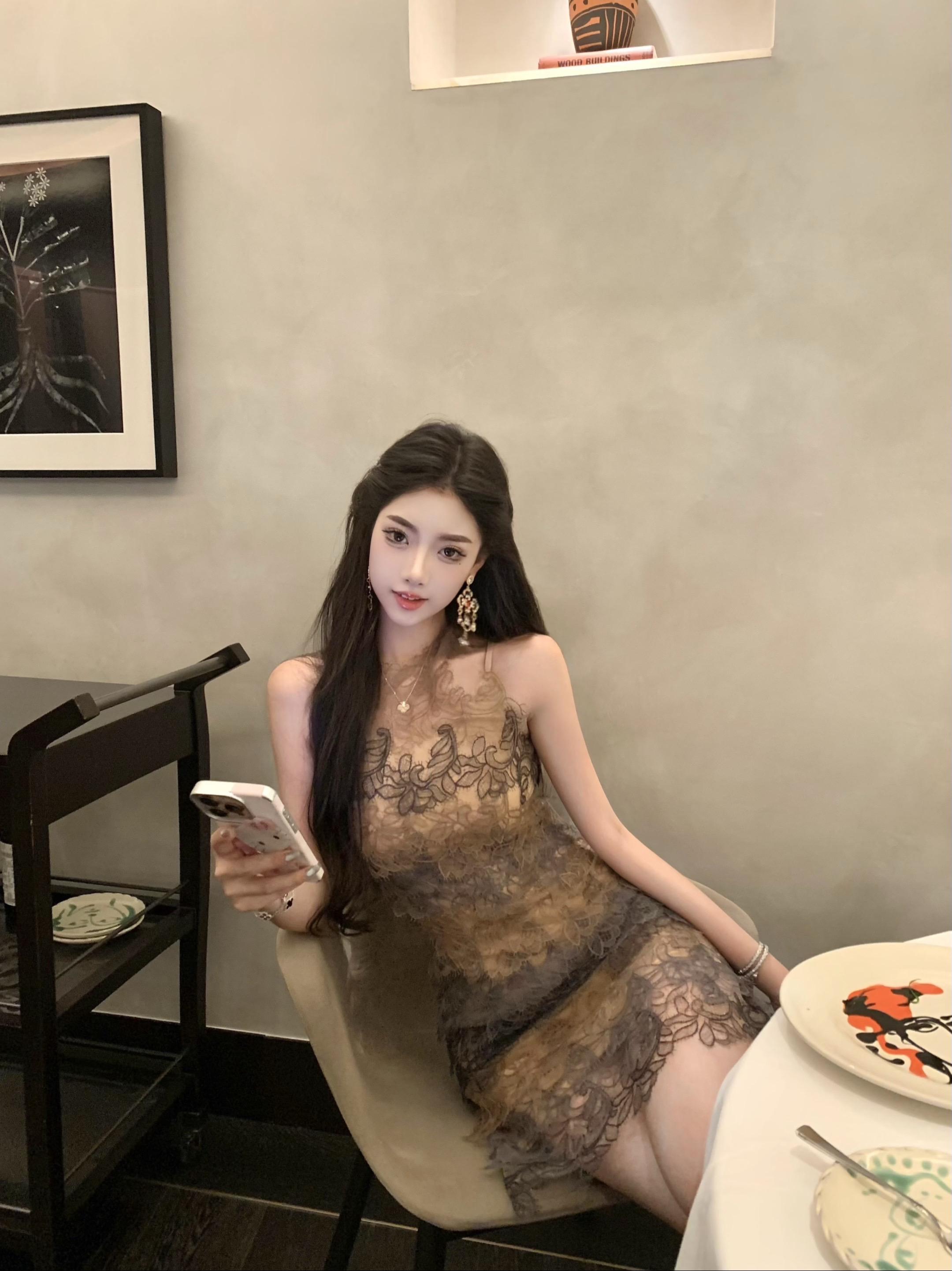 生活将我击倒在地 我幸福的睡着了