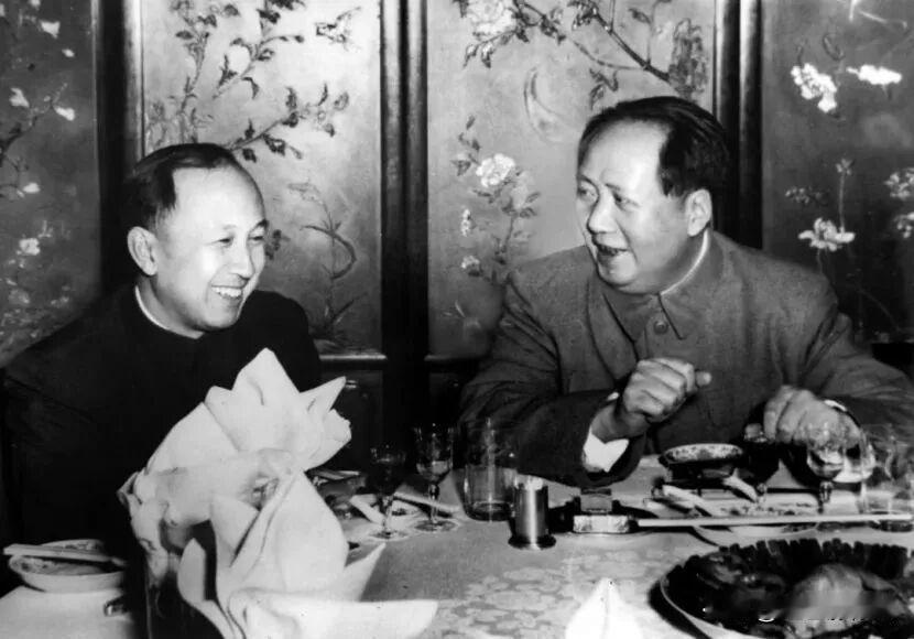1976年毛主席逝世举国悲痛，钱学森满怀深切哀思。他曾被美国视作抵五个师的顶尖科