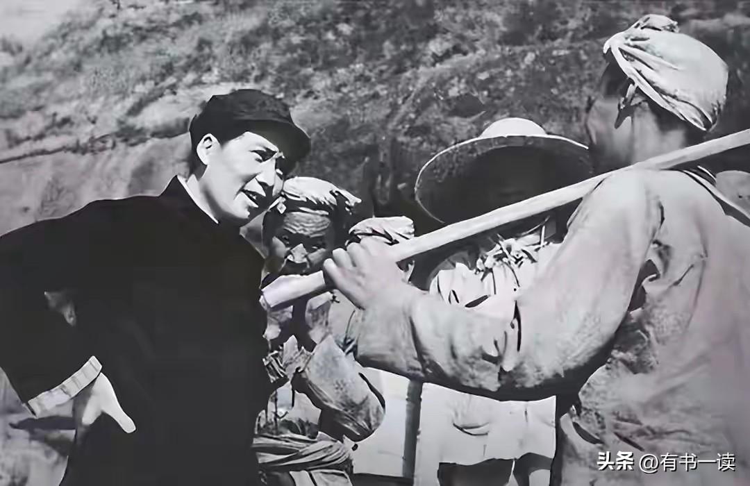 现在很多人都在说：当下有些所谓精英，最缺的不是学历和财富，而是发自内心对普通人的