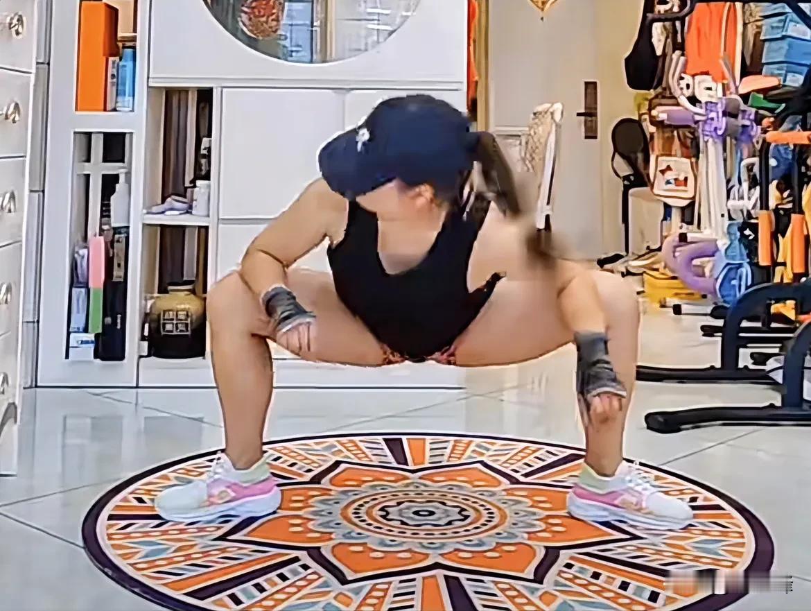 刚刷到的，是不是这样的动作就可以当网红？