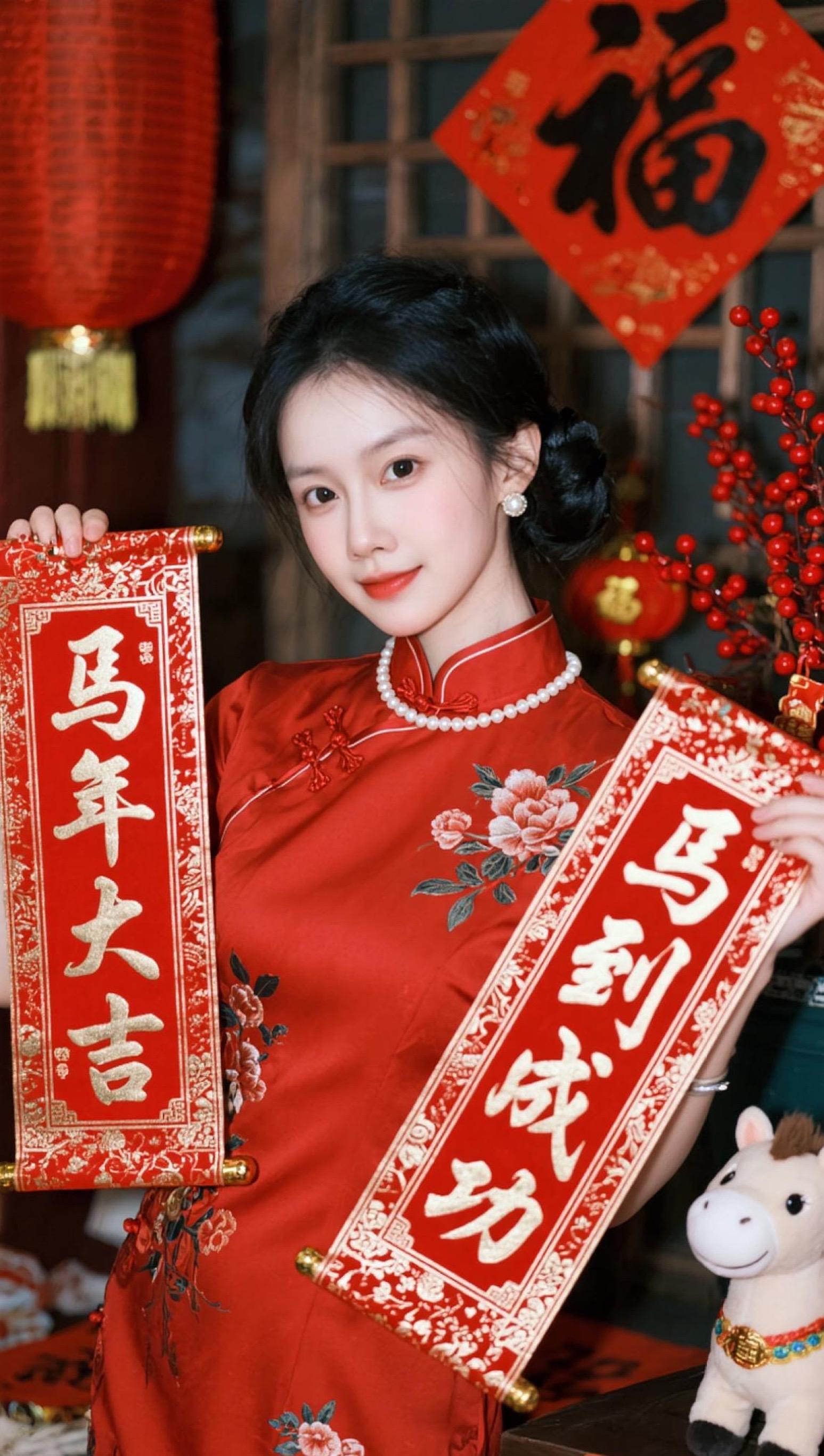 大年初四｜迎灶神 人间喜气灶神知 🧧 大年初四 灶神归位 带来人间烟...
