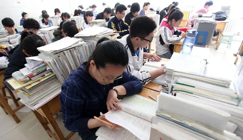 2026高考最扎心真相：学的是蛋炒饭，考的是满汉全席

今年高考刷屏全网的真实感