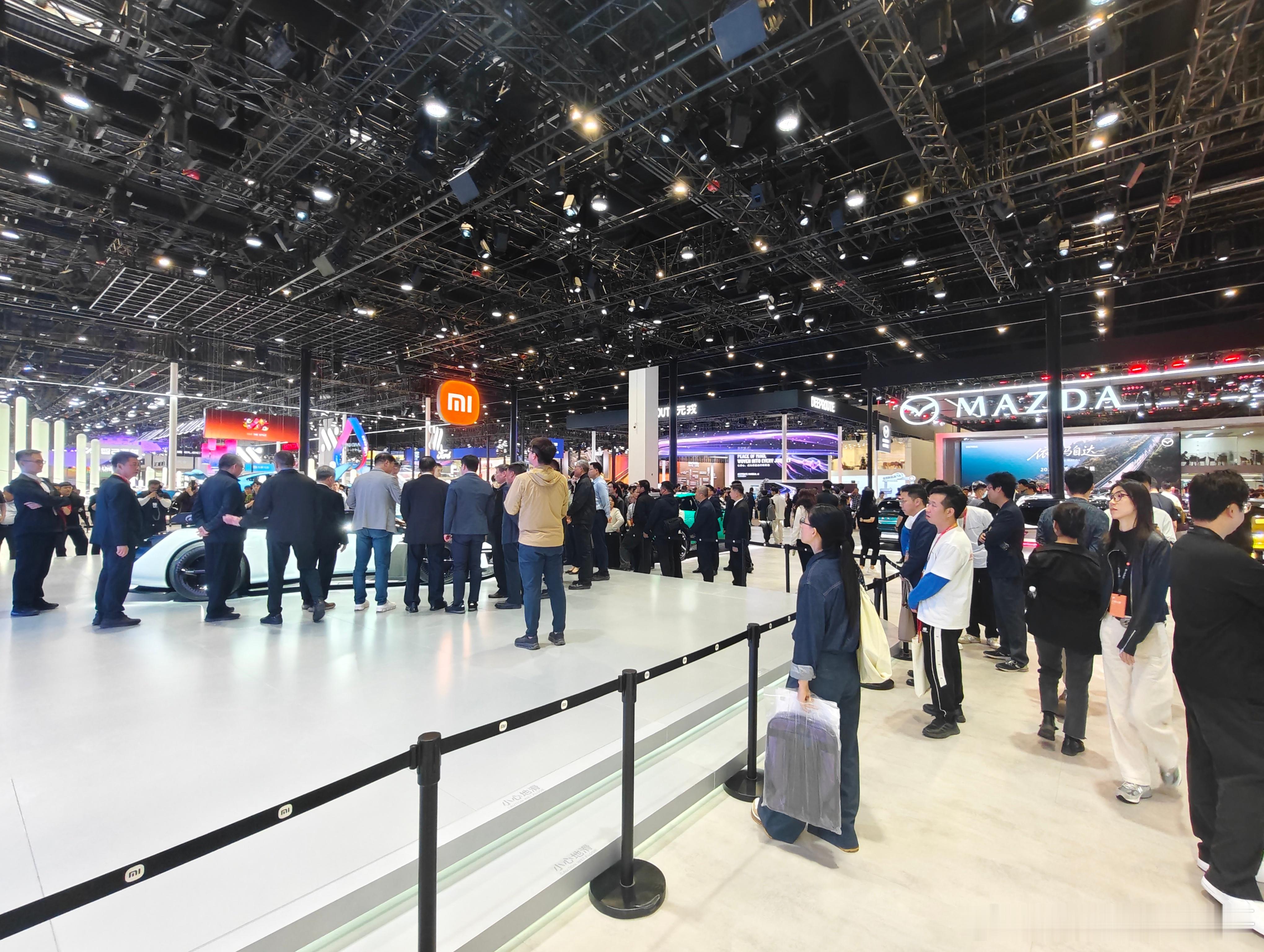 小米展台，每天都有很多人还有过来参观VGT的 