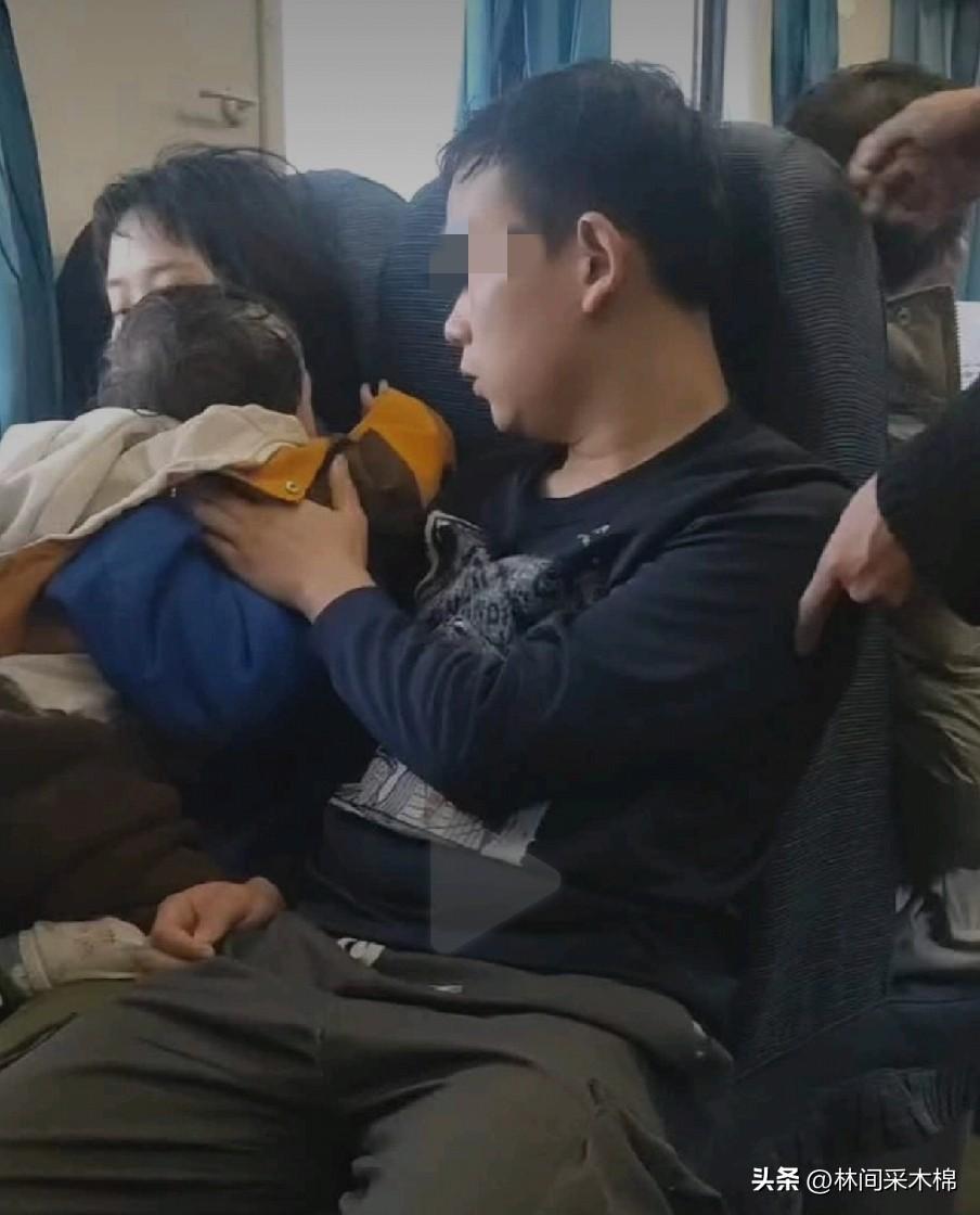 这次真有点过了，高铁上一岁幼儿哭闹不止，年轻男子指责孩子父母是干啥的，不停高喊让