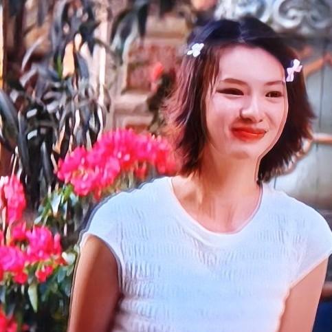 央视热播剧《喀什恋歌》里，莱丽和阿迪江乐器店的小伙子帕尔哈提谈恋爱，从帕尔哈提和