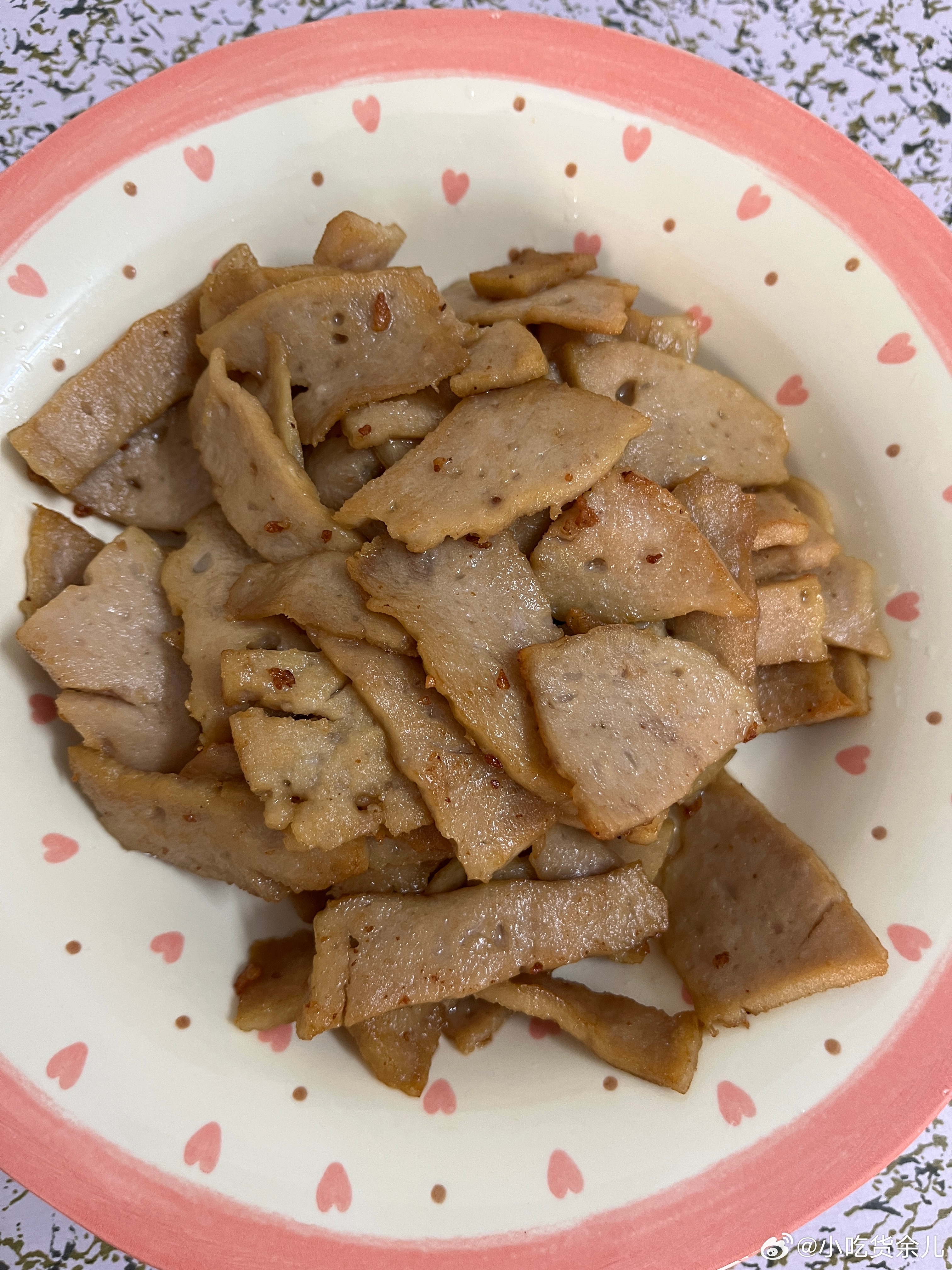 下午忘记买菜，冰箱有什么煮什么。这个肉卷不好吃，不知道是不是放太久，没有肉味，柠