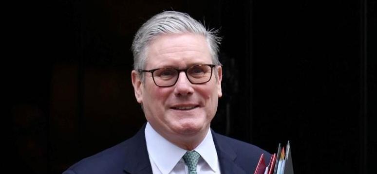 英国首相 基尔·斯塔默 周五警告称，欧洲“和平的稳固性正在削弱”，并敦促各国领导