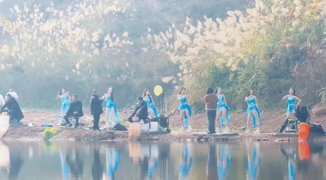 这……话说，钓鱼界都这么卷了吗？[捂脸]