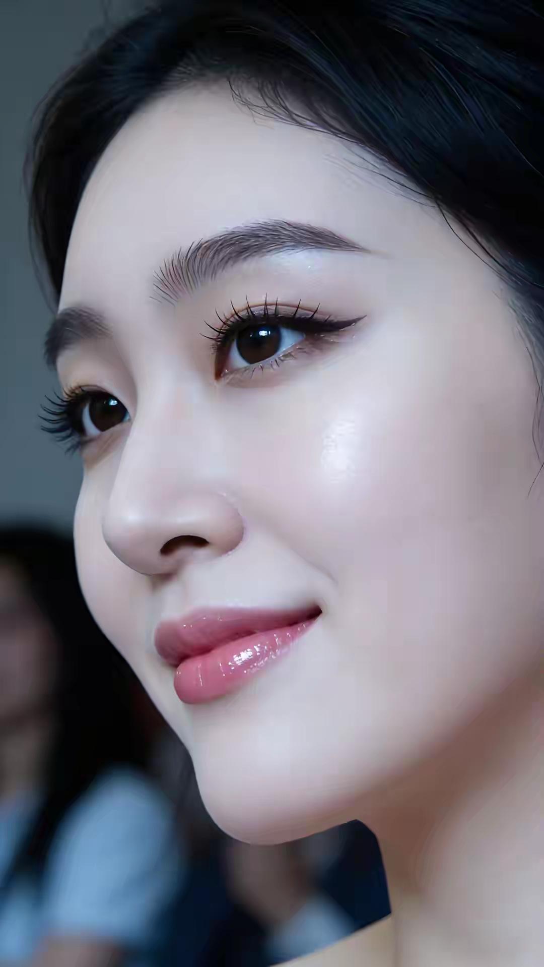 温柔甜美的微笑，散发着迷人的魅力！😊✨