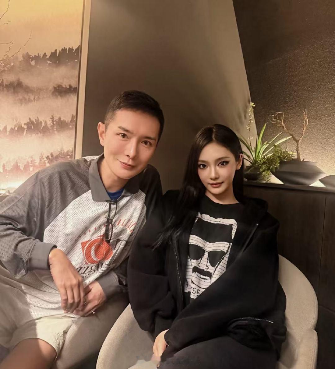 刘冲宁艺卓同框合照刘冲去韩国支持宁艺卓！刘冲去韩国支持宁艺卓