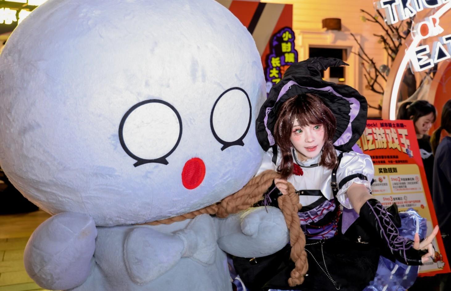 万圣节cos上海欢乐谷万圣节的食物coser也太绝了🎃🎃总能把万圣节氛围拉满