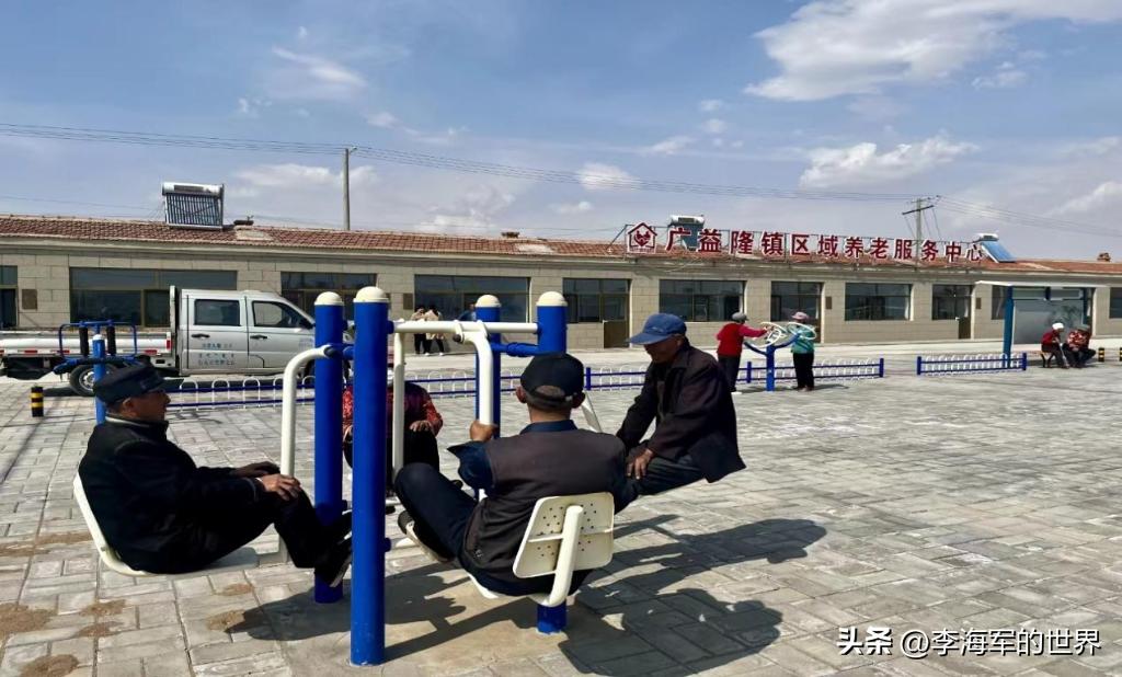 大家有没有想过一个问题？
我们一辈子都在盼孩子有出息，拼命供孩子读书，希望他远走
