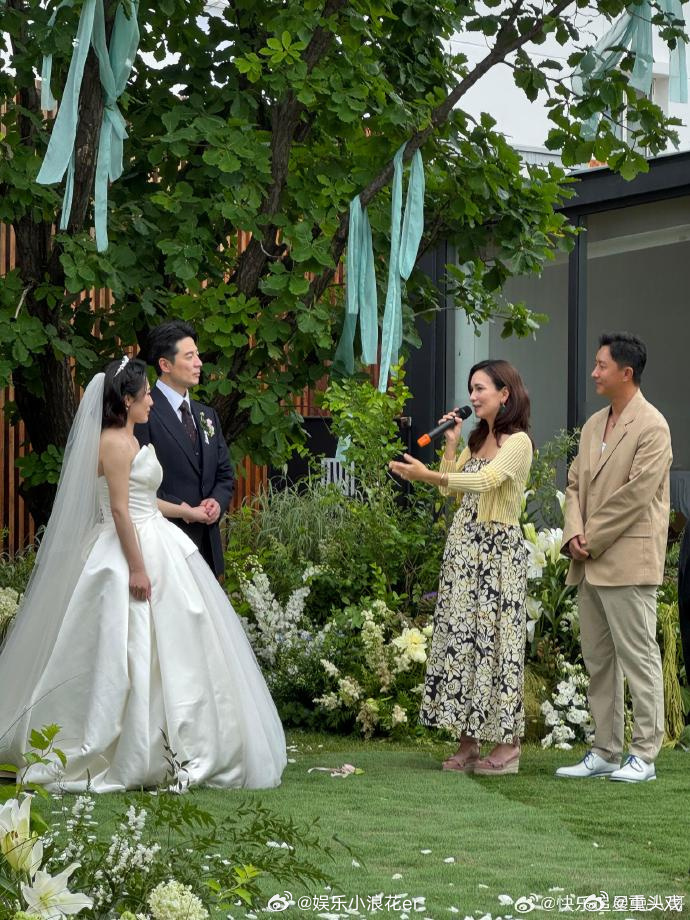 韩庚卢靖姗参加朋友婚礼卢靖姗二胎怀孕状态 韩庚、卢靖姗参加好友婚礼，夫妻二人看着