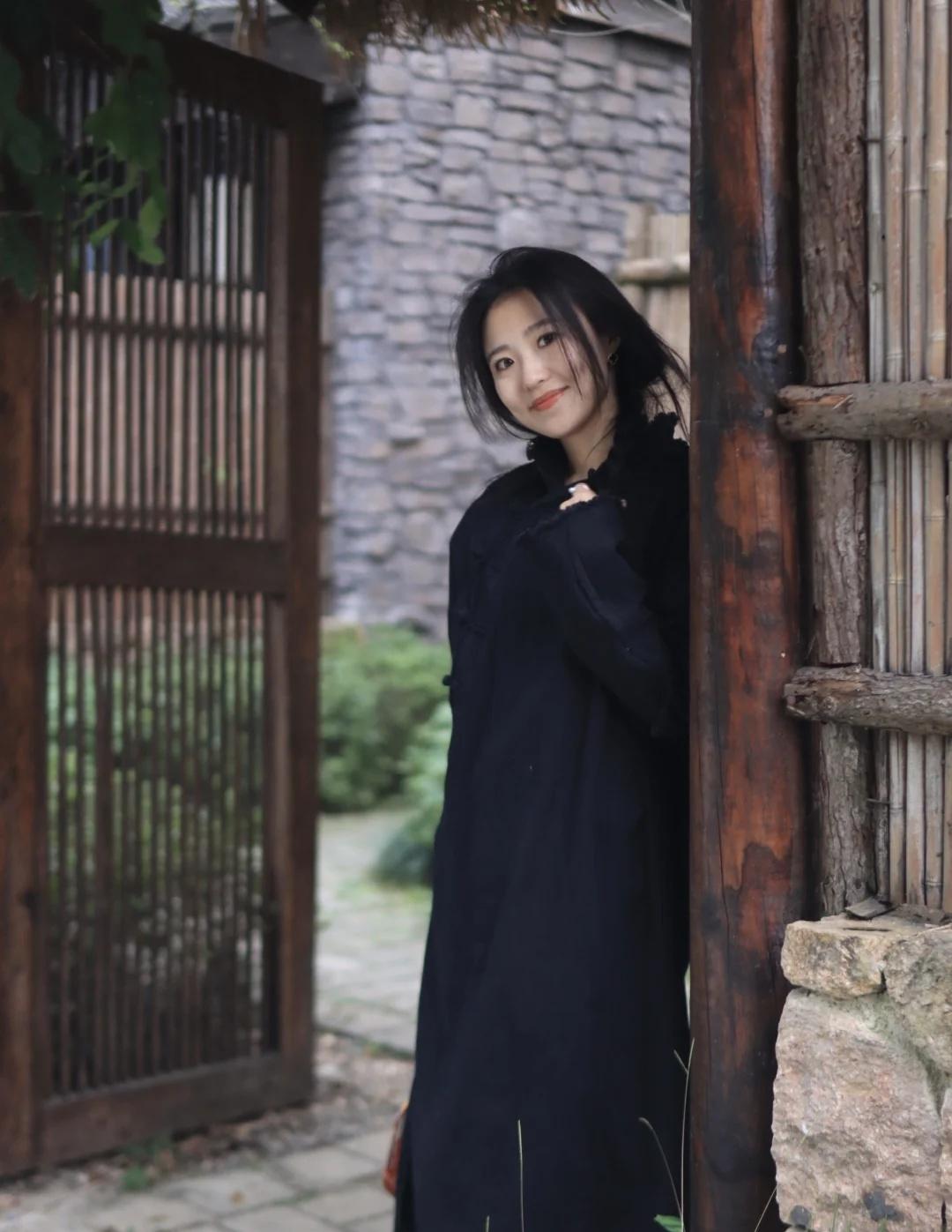 连夜开车前往九华山，遇到了桂花
连夜从上海出发
丈量黑夜的长度
一种流浪的浪漫