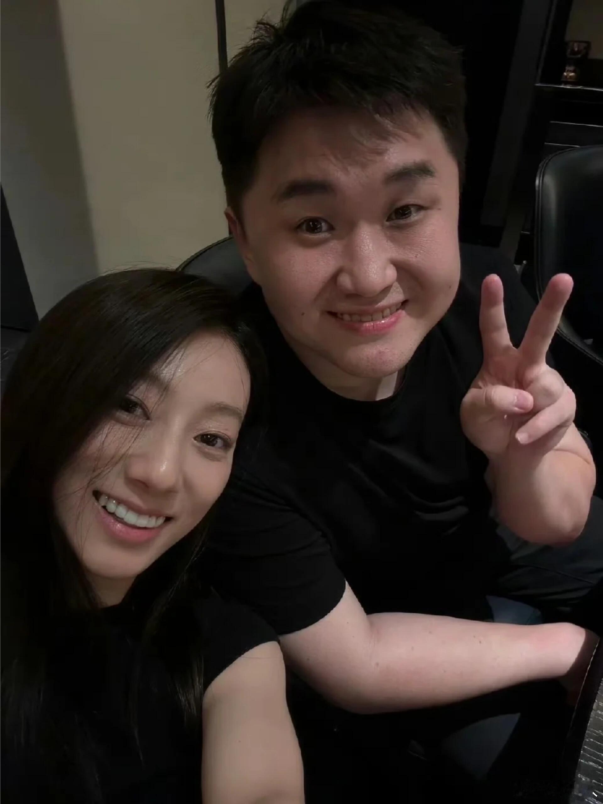 张百乔小雪疑似离婚应该是真的吧，前几天梅尼耶的婚礼只有百乔一个人去了，没见到小雪
