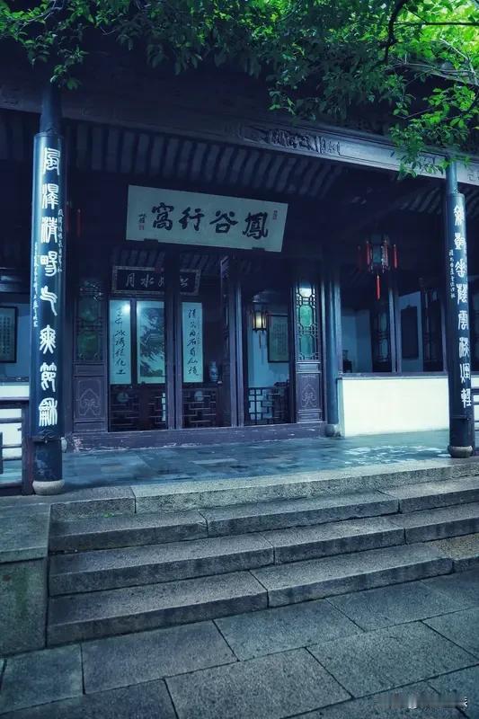 三伏天热得冒烟，给大家推荐上海的清凉好去处。
首推古猗园，它在嘉定南翔镇，名字取