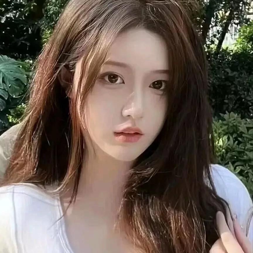 阳光下的白皙肌肤，温柔至极