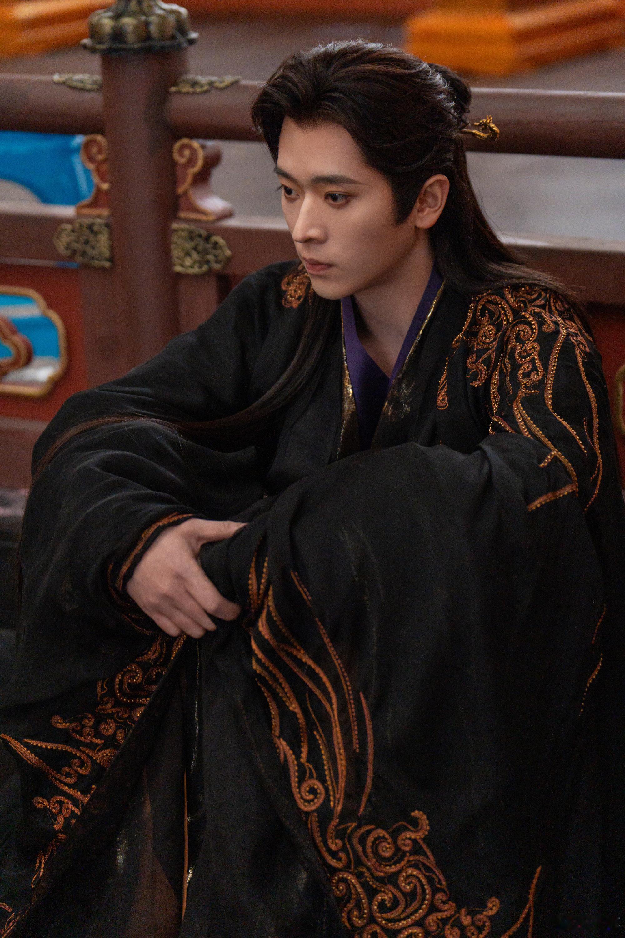 丞磊睫毛精 大年初八开工日就得看帅哥，还要拿放大镜🔍仔细品！丞磊这睫毛也太长太