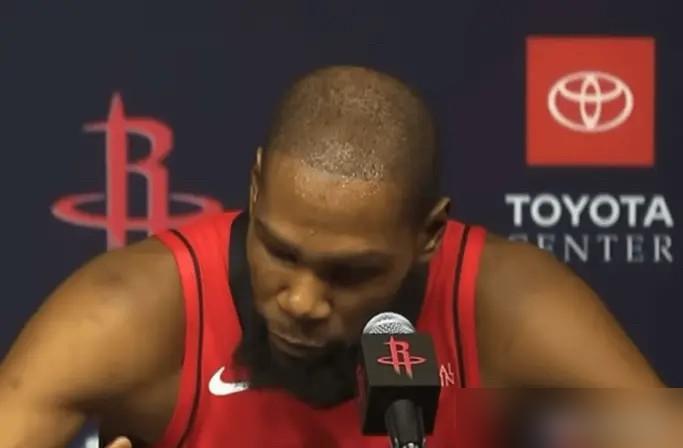 死神这次没拿镰刀改拿教鞭了。他不仅用31分带走了比赛，还顺手在更衣室把文班亚马的