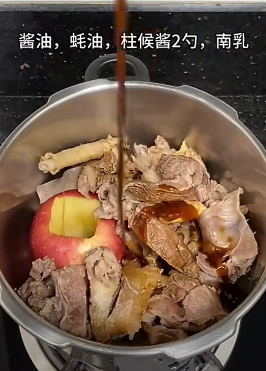 苹果炖牛肉应该是偏甜口的牛肉，味道应该还不错，可以试试