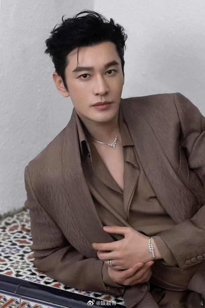 黄晓明尹正创业谁当老板一边是精明会谋划的行事风格，一边是佛系随性的处事态度，两人