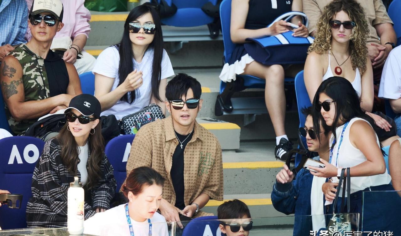 你一出生，这辈子最难超越的人，就定了。
说的是周杰伦和昆凌的儿子，罗密欧。
快8