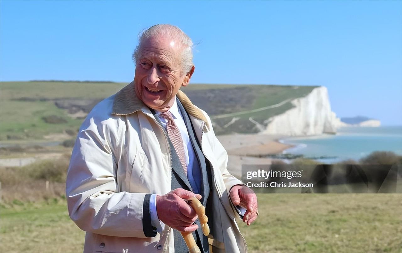 3月19日，在告别了尼日利亚总统夫妇后，年迈的查尔斯国王再次忙碌起来，前往七姐妹