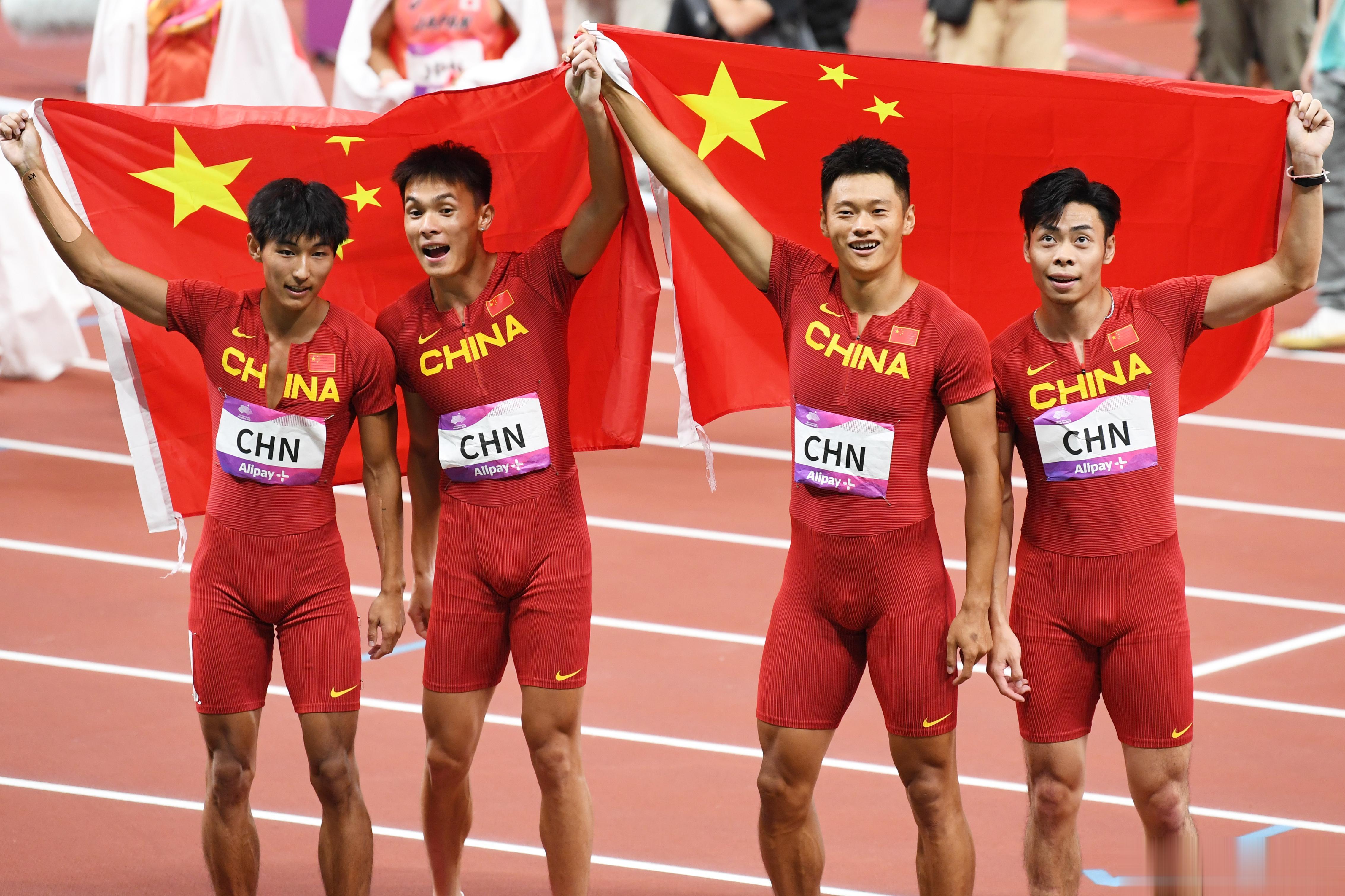 【广州“飞人”陈冠锋：我们年轻一代已成功接班】在杭州亚运会夺得男子4×100米接