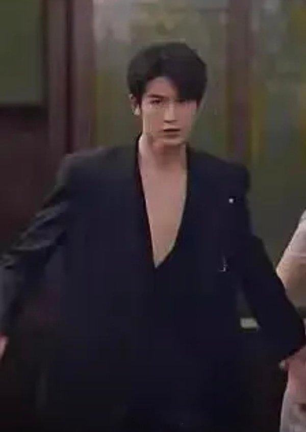 继“粉底液将军”后又来个民国版，脸肿粉底厚，陈坤钟汉良乔振宇等老牌男神可以提前恭