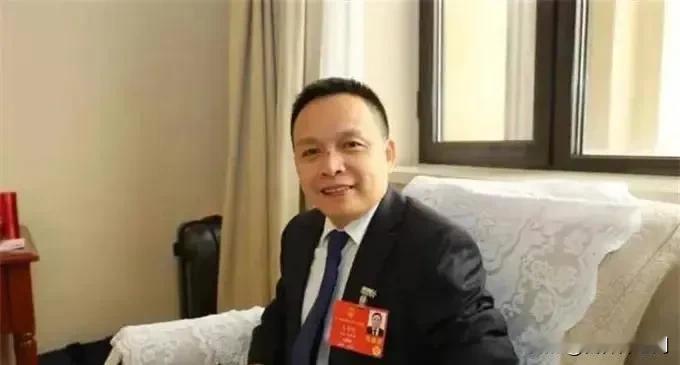 人大代表张学武，这次在两会期间又提出一个大快人心的好建议：把个税起征点调整为80