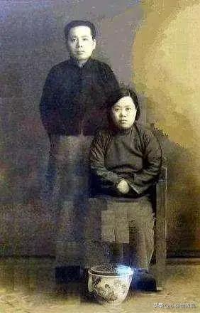 1914年，作家张恨水被迫结婚，他嫌弃妻子貌丑，却经常和妻子同房。

1916年