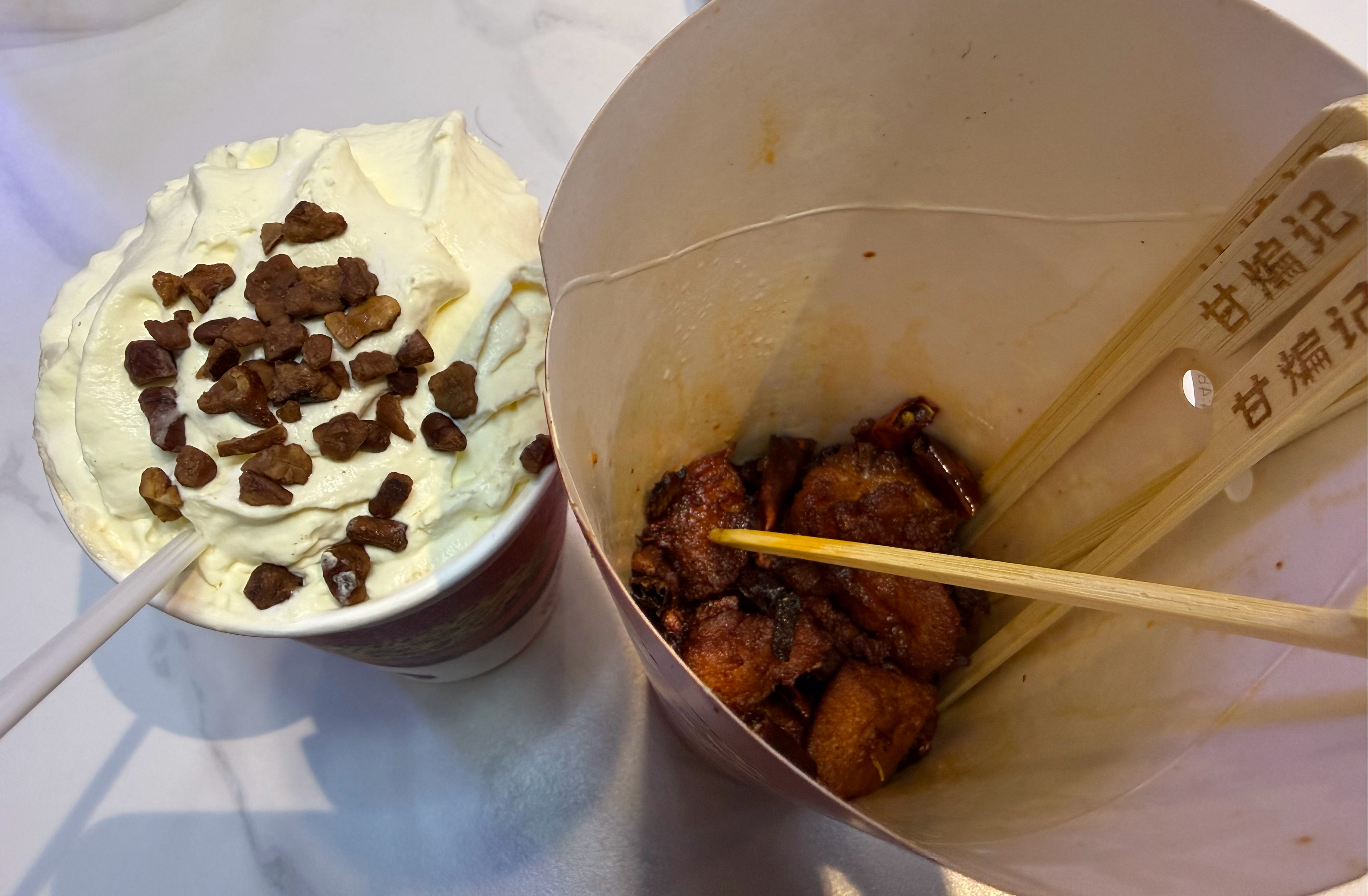 这个重庆辣子鸡真是价格刺客，这么一点35块。