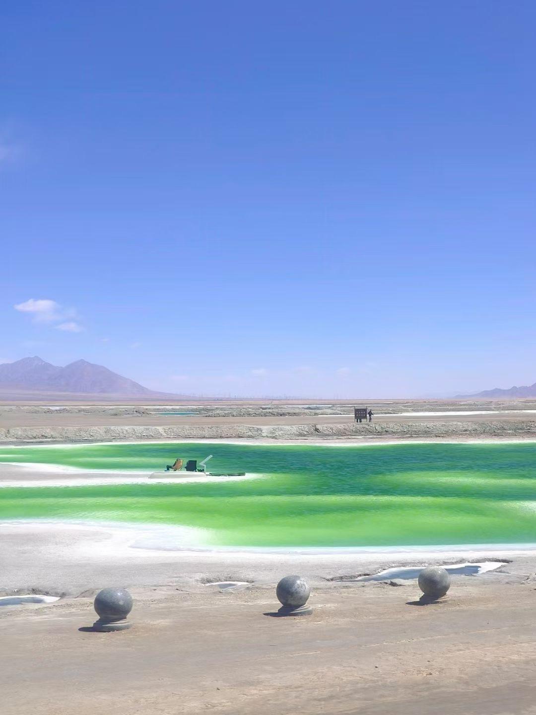 以前都说人往高处走，水往低处流。我看，以后就未必了。

现在有些人卖掉大城市里的
