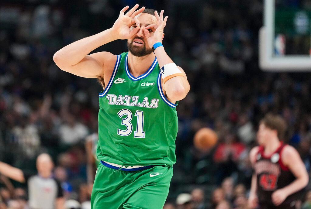 克莱被问及是否下赛季还会继续效力独行侠时回应：这个问题好尖锐，我还不确定。我目前