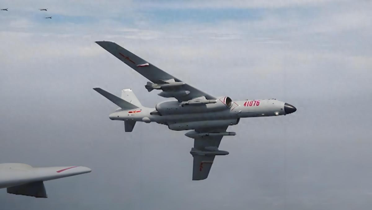 8月25日和26日，埃格林空军基地，那场机密研讨会按计划举行。各大国防承包商被邀
