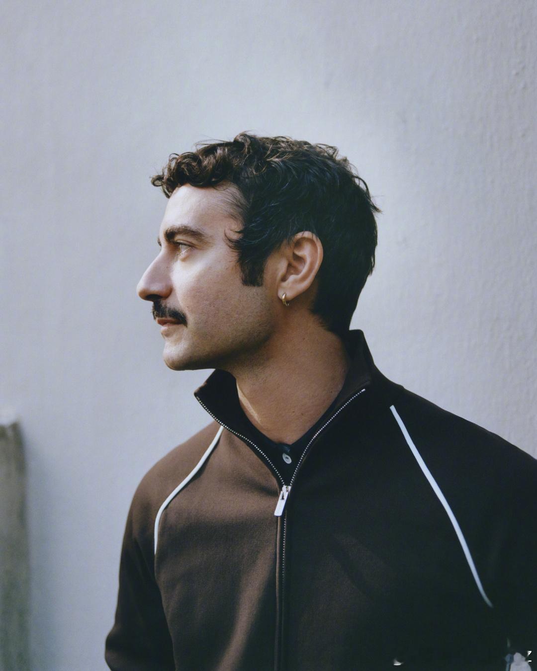 Dario Vitale 从 Versace 离职，他仅仅为该品牌设计了一个系列