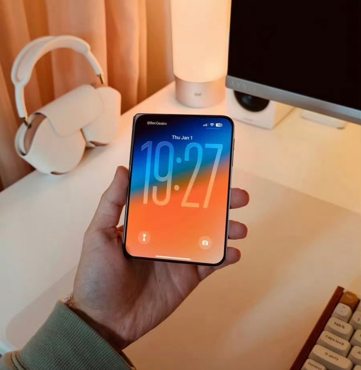 iPhoneFold上手在一个风雨交加的夜晚苹果工程师意外捡到了华为Pura X