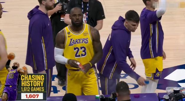 湖人巨星詹姆斯真是太讨厌得分了！在今天湖人主场迎战公牛的比赛中，目前双方的第一节