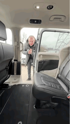 快看这神操作！汽车座椅还能藏车底？后排一折叠直接收进去，车尾瞬间纯平超大空间！不